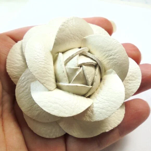 Floral Brooch Cream color flower Pin accessories 2.5" NEW - Picture 2 of 9